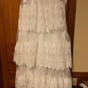 Aura white tiered lace skirt size large nwt